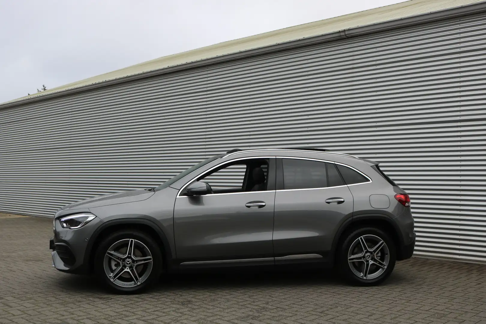 Mercedes-Benz GLA 250 e AMG Line (Panoramadak Sportleder/Memory Carplay Gris - 2