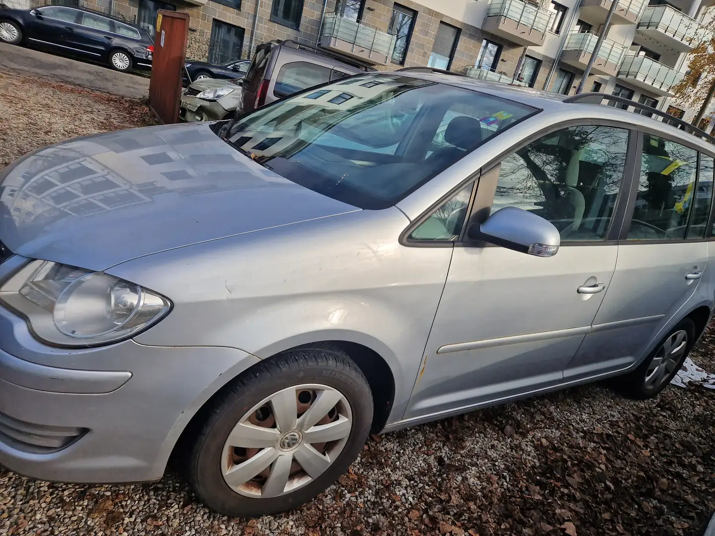 Volkswagen Touran Trendline Gris - 2