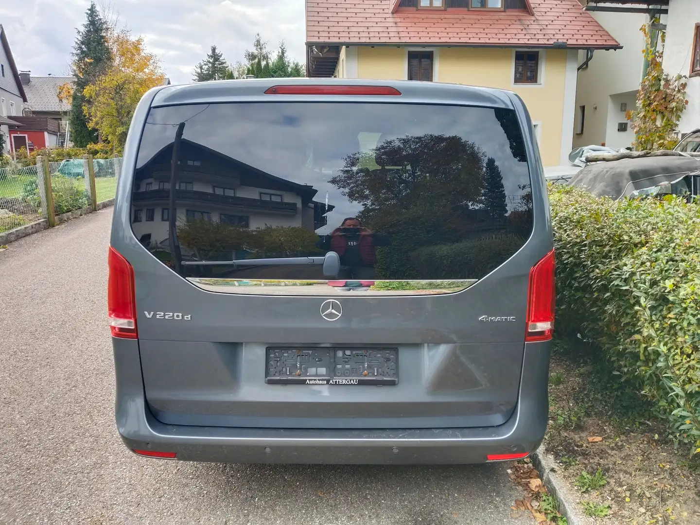 Mercedes-Benz V 220 V 220 d lang Exclusive Aut. Allrad Grau - 2