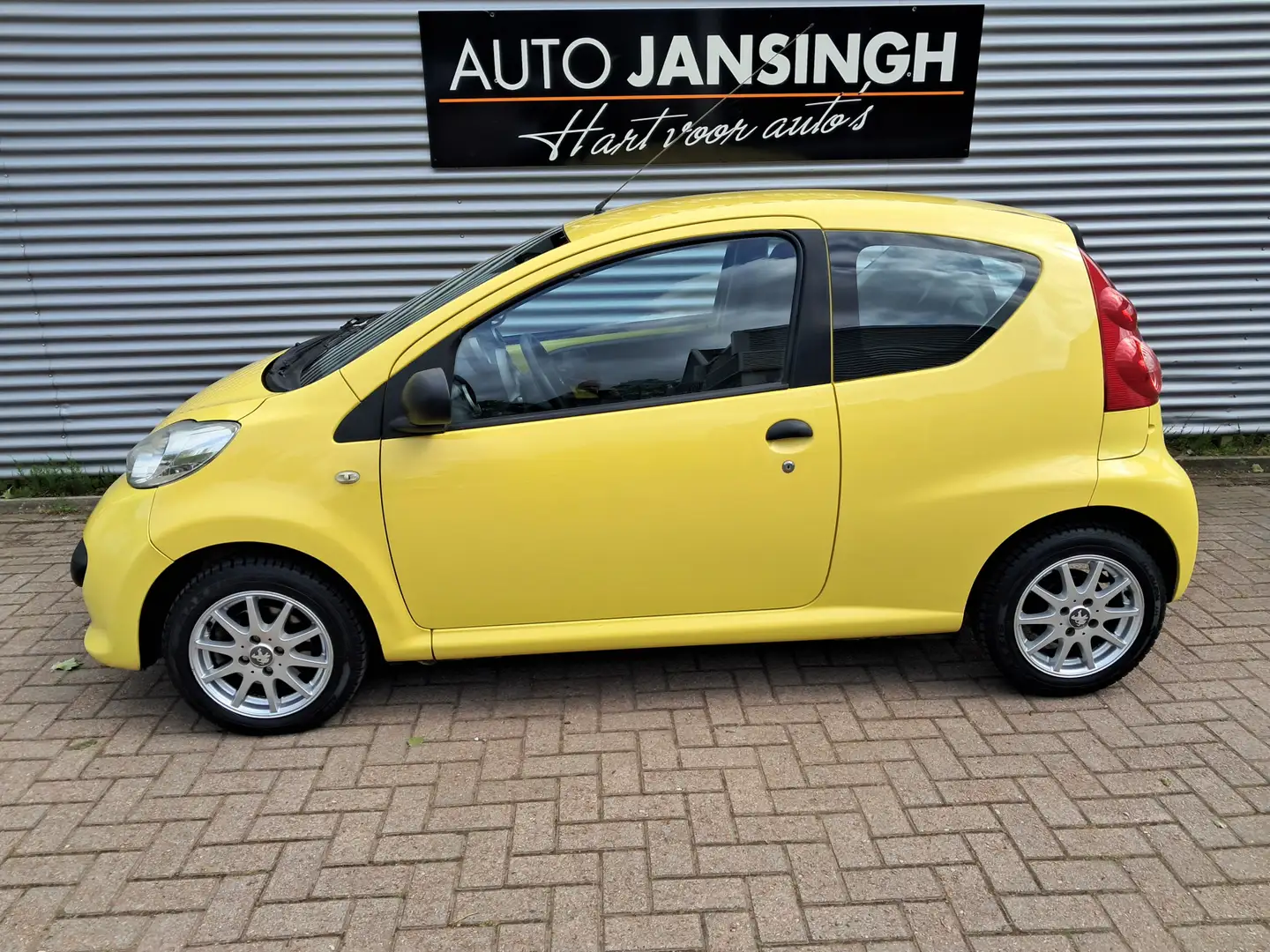 Peugeot 107 1.0-12V XR | Stuurbekrachtiging | Ruime instap | L Geel - 2