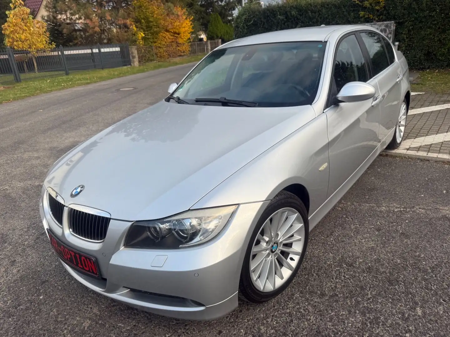 BMW 325 i Limousine/ Xenon/Navigation/PDC/17 Zoll Silber - 1