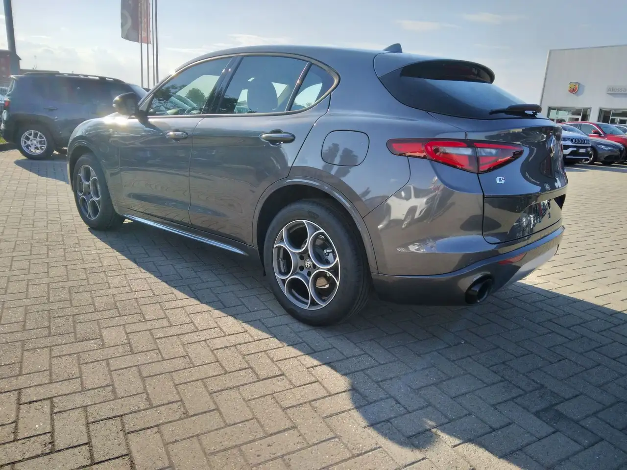 Alfa Romeo Stelvio 2023 — фото 7