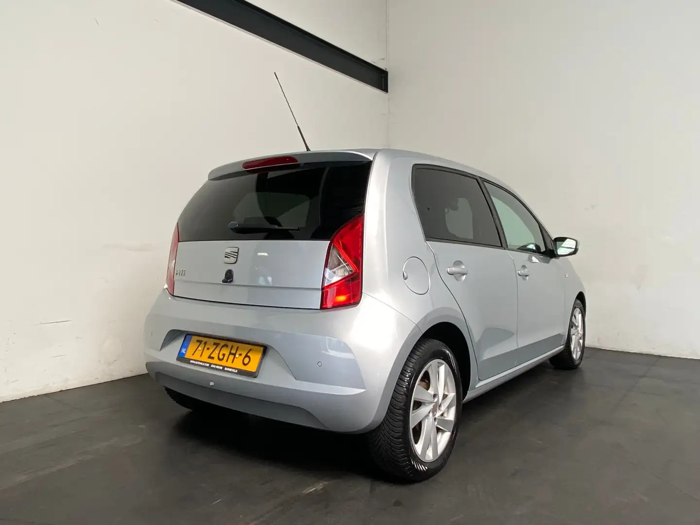 SEAT Mii 1.0 Style Sport Grijs - 2