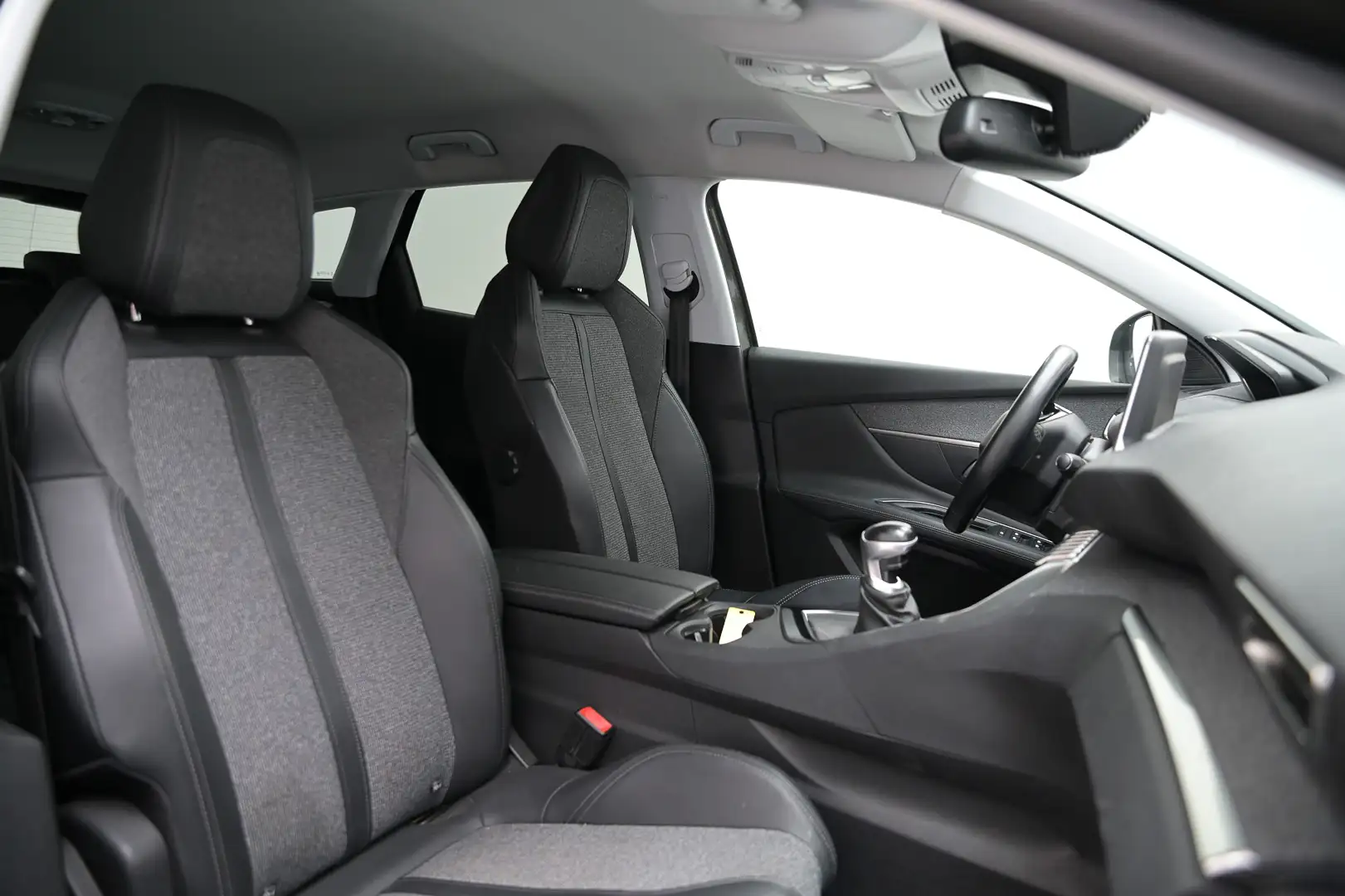 Peugeot 3008 1.5 BlueHDi Allure Gris - 2