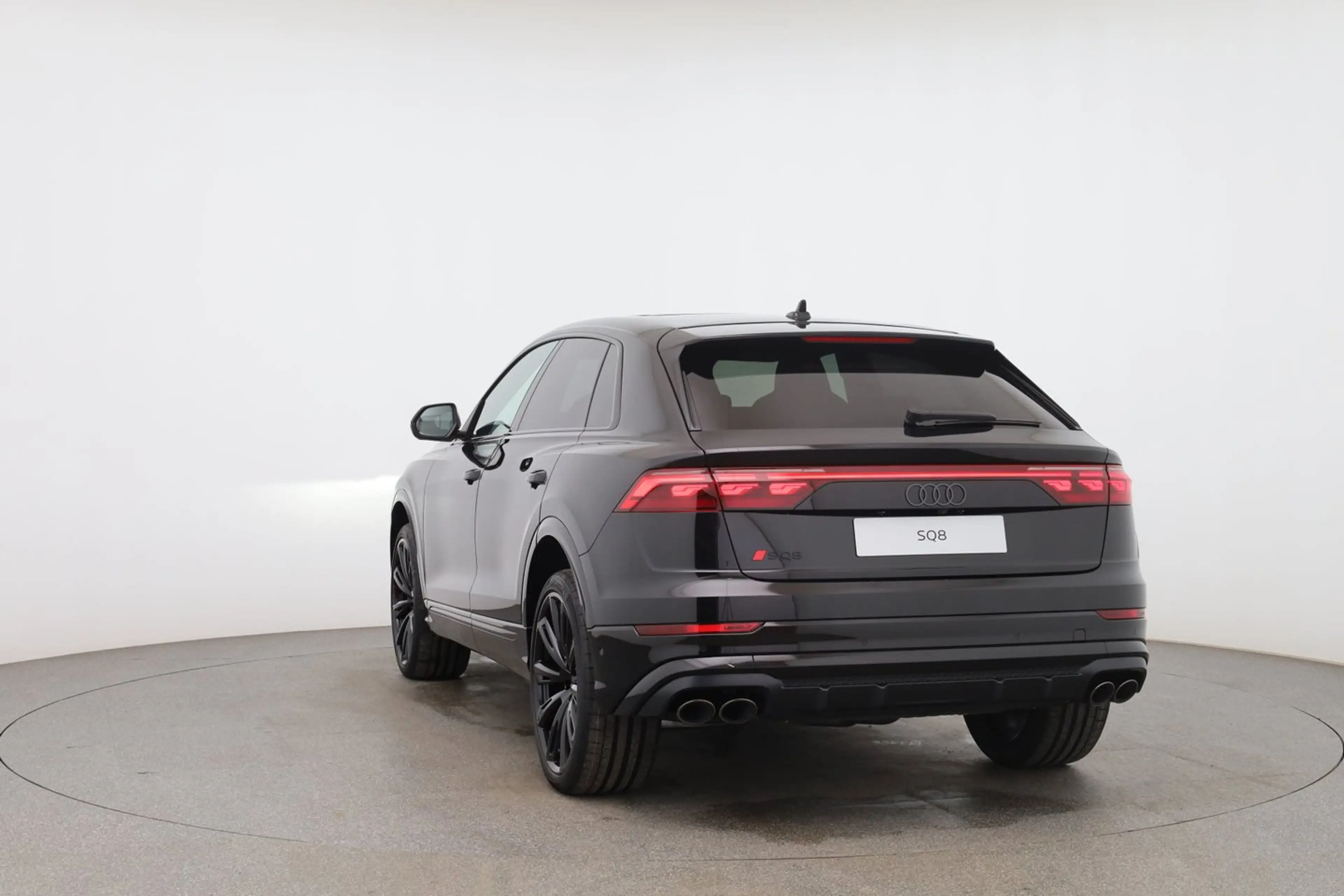 Audi SQ8 TFSI quattro — photo 4