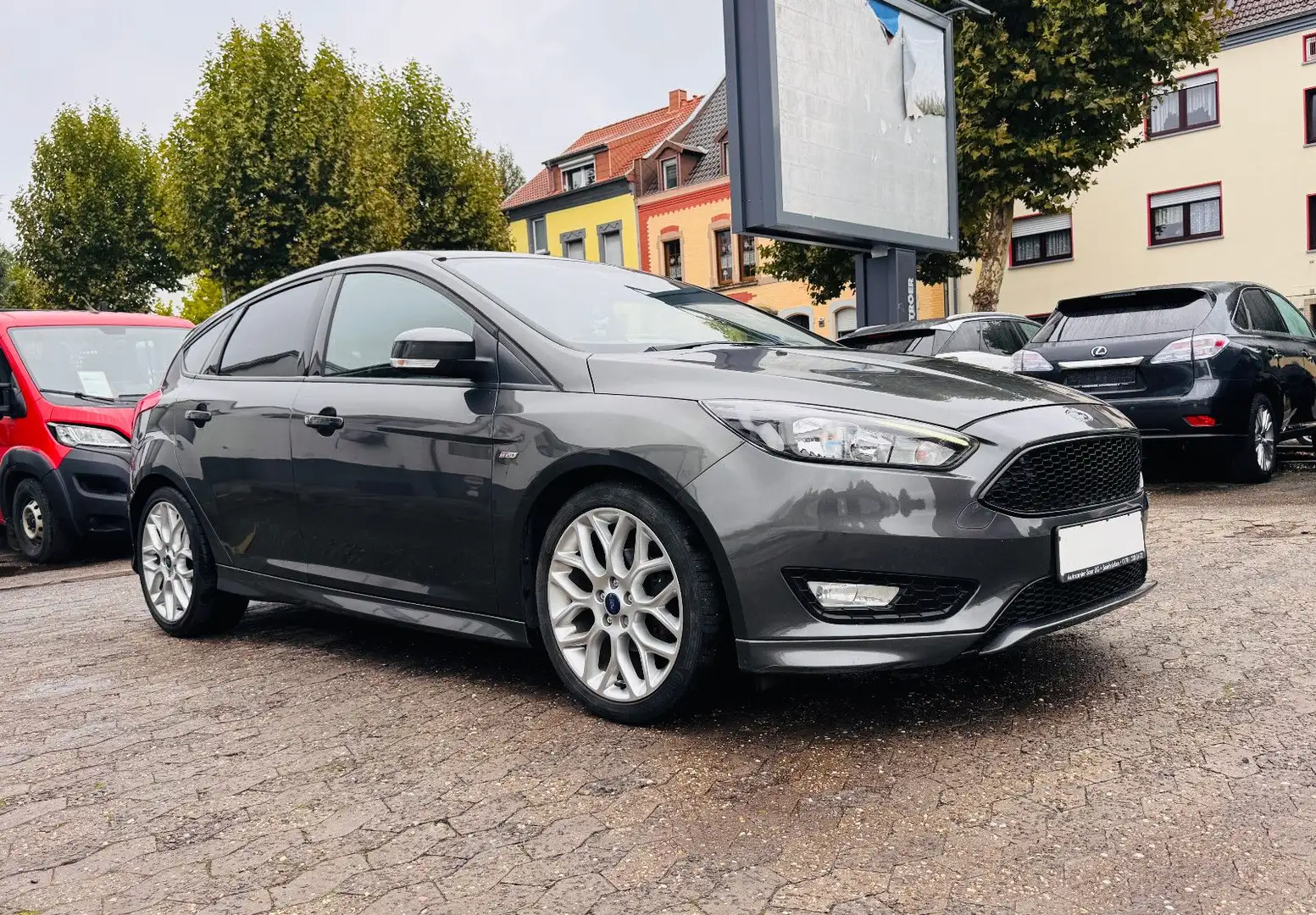 Ford Focus 1.5 TDCi Limousine ST-Line Rechtslenker Grau - 1