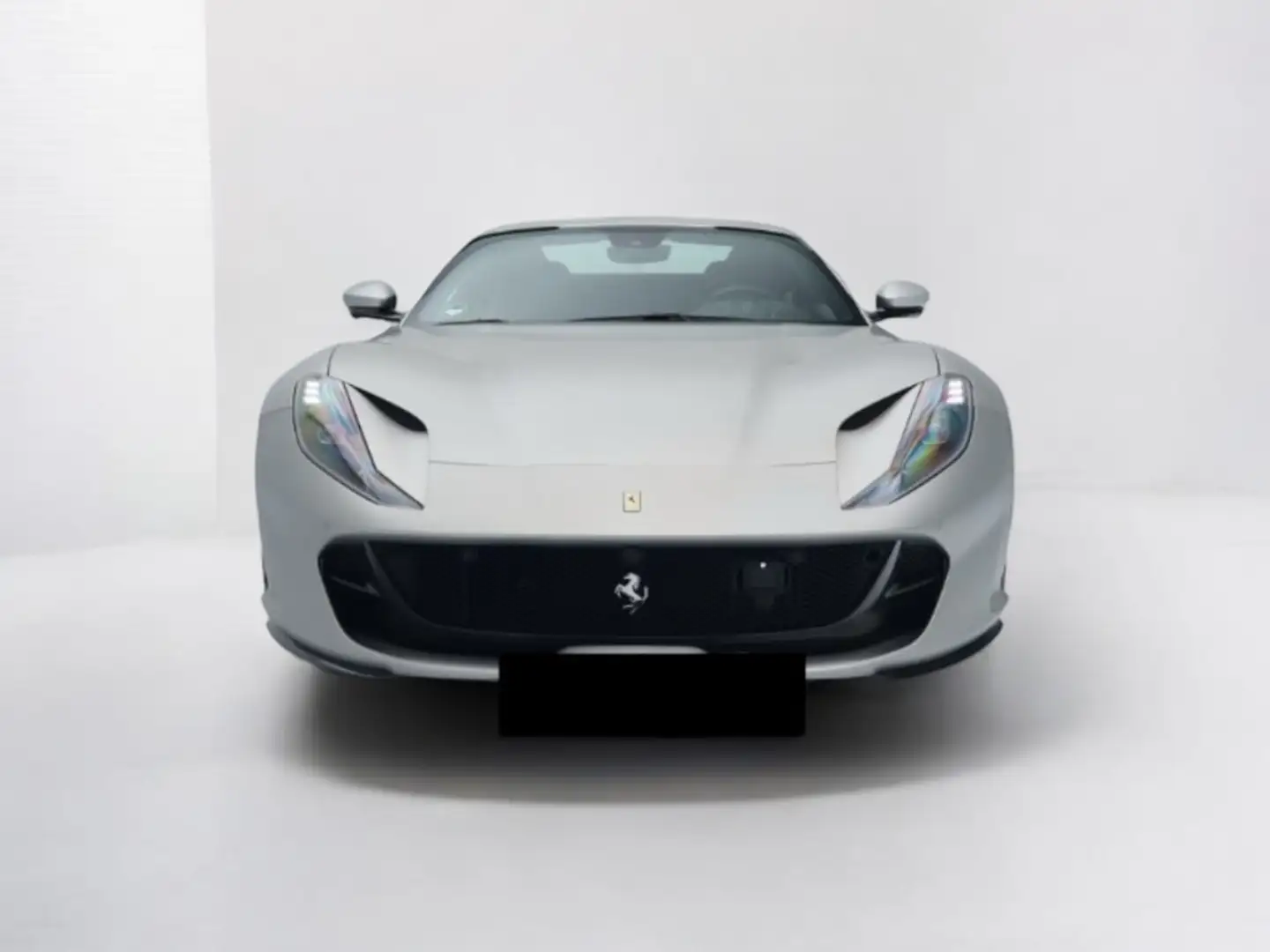 Ferrari 812 GTS Argintiu - 1