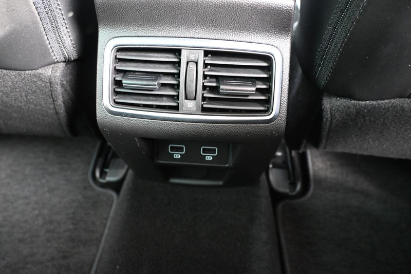Renault Megane Estate 1.3 TCe 140 Techno trekhaak — photo 27