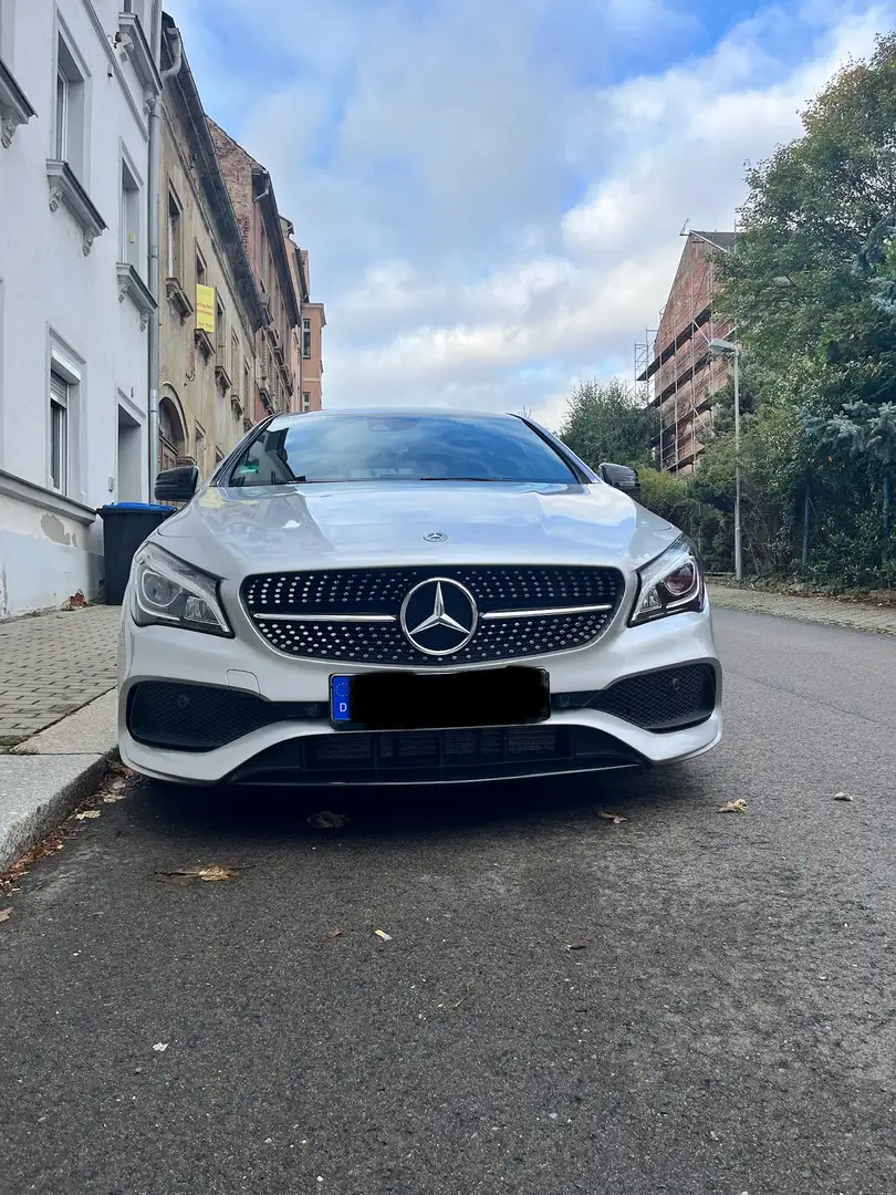 Mercedes-Benz CLA 220 Shooting Brake d 4Matic 7G-DCT Peak Edition Grey - 2