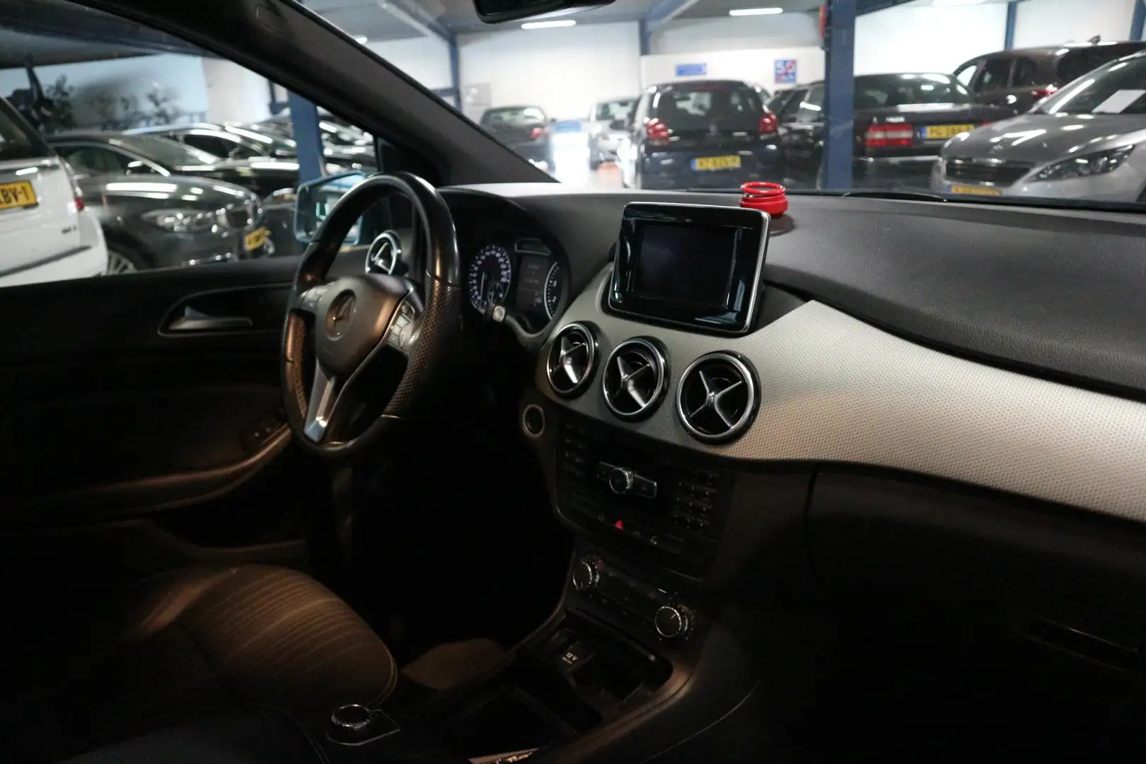 Mercedes-Benz B 180 AUTOMAAT / NIEUW MODEL / LEUKE AUTO ! ! ! Blauw - 2