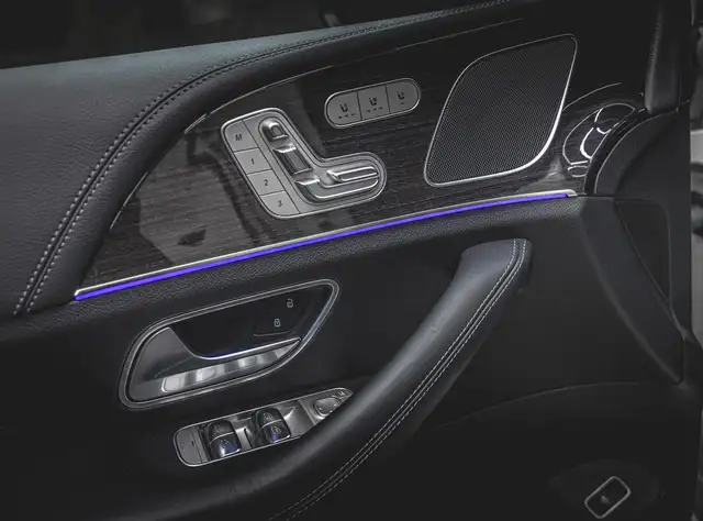 Mercedes-Benz GLS view 14