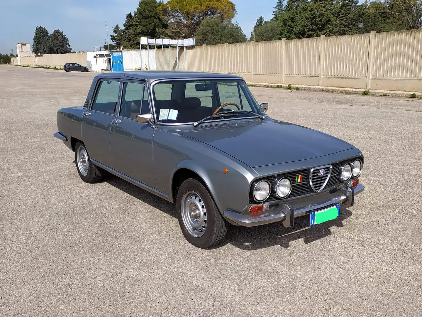 Alfa Romeo 2000 Berlina Grau - 1