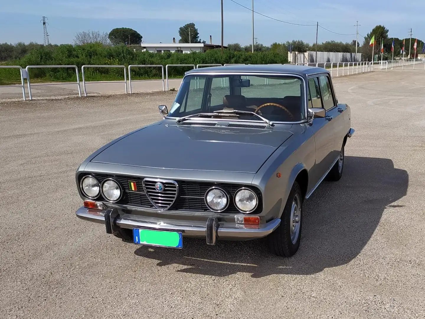 Alfa Romeo 2000 Berlina Grau - 2