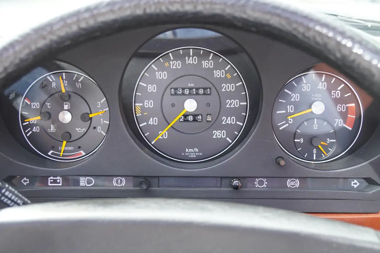 Mercedes-Benz SL 500 R107 Cabrio, foto 12