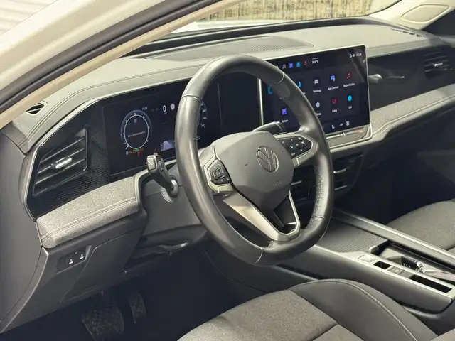 Volkswagen Passat view 10