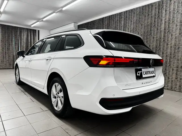 Volkswagen Passat view 6