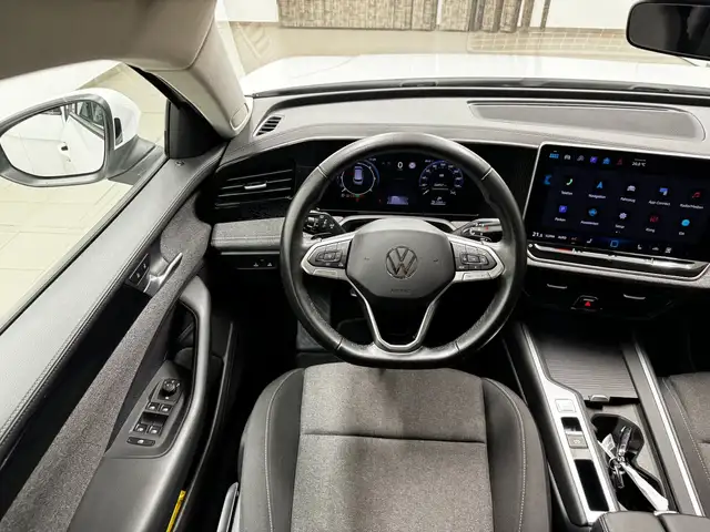 Volkswagen Passat view 13