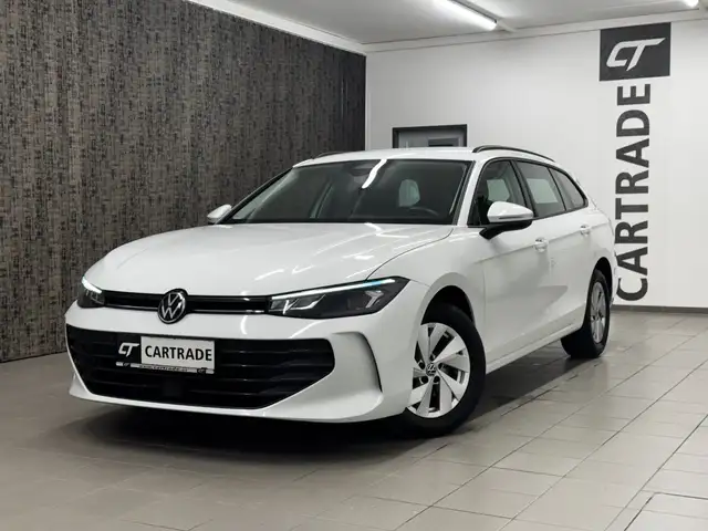 Volkswagen Passat view 4