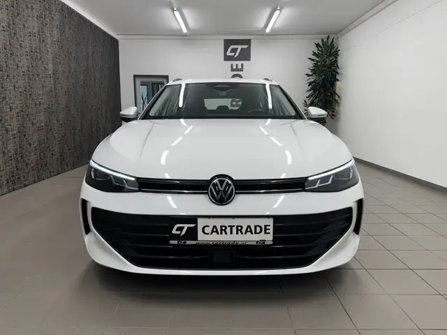 Volkswagen Passat view 3