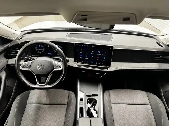 Volkswagen Passat view 12