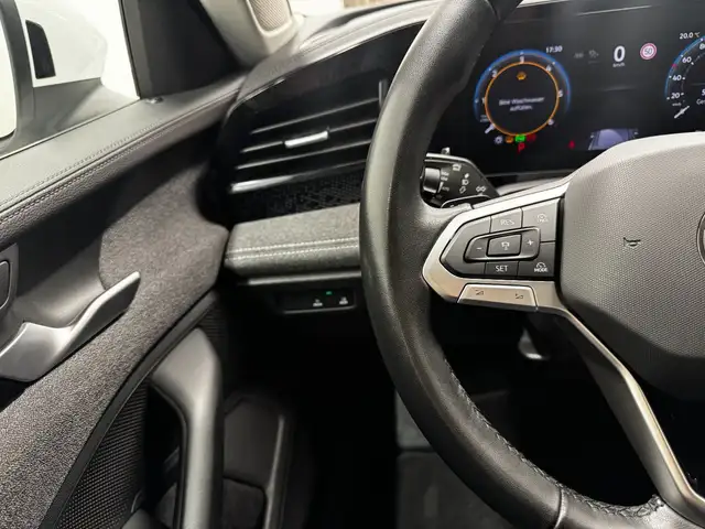 Volkswagen Passat view 15