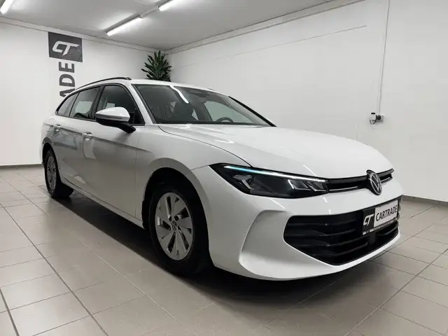 Volkswagen Passat view 5