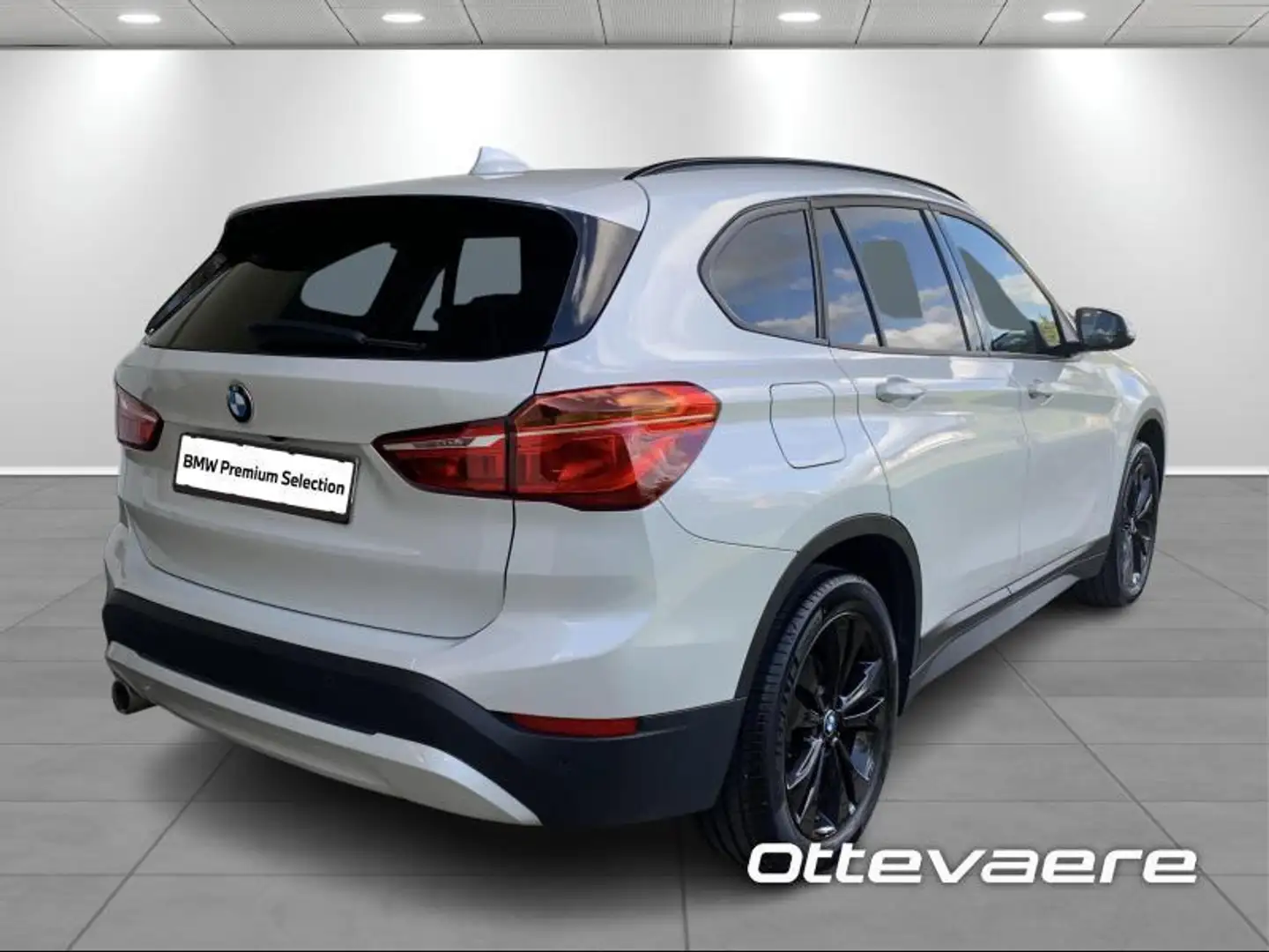BMW X1 sDrive 18iA Wit - 2