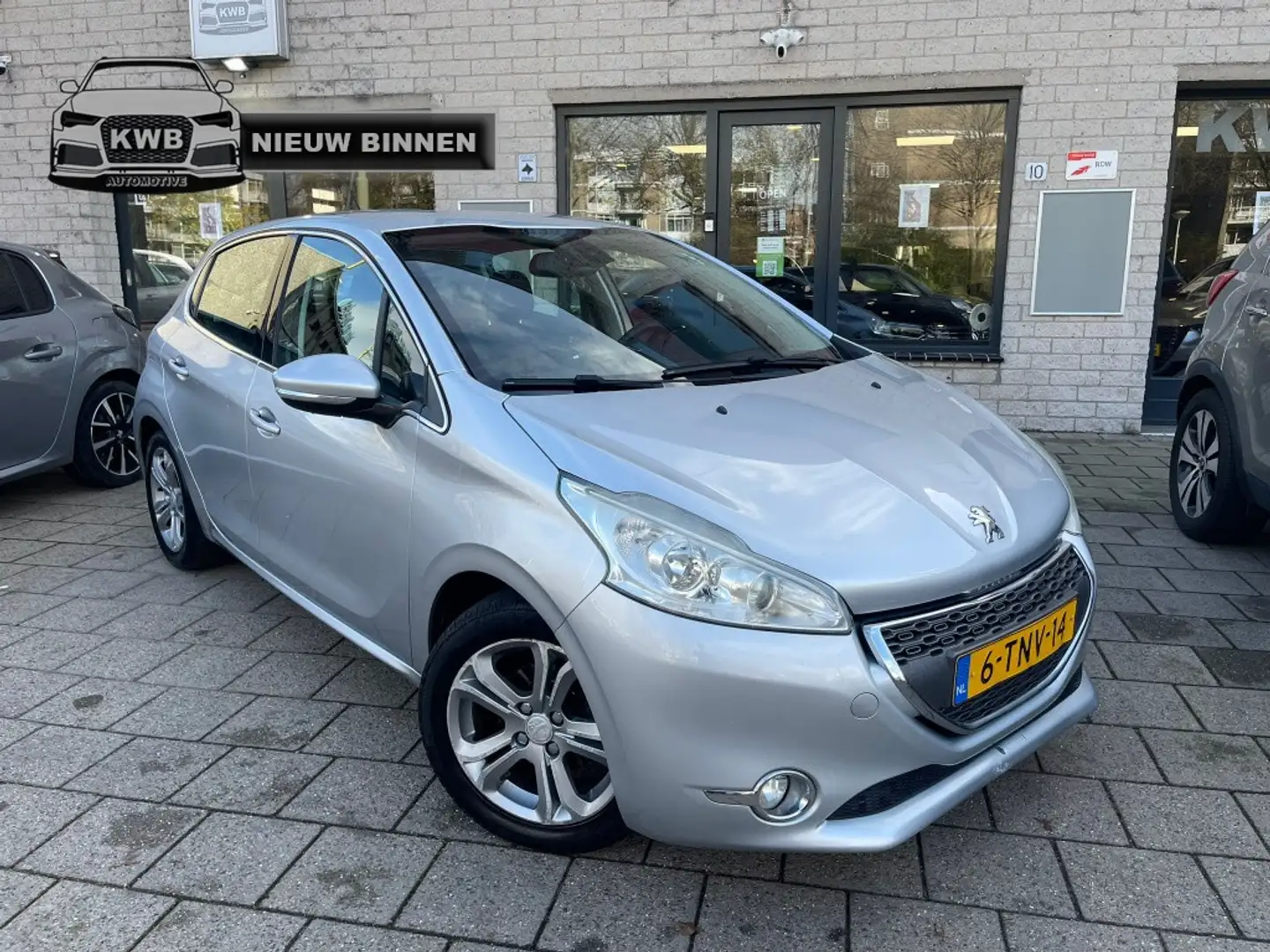 Peugeot 208 1.4 VTi Allure 5Drs Beurt Airco Nw Apk Zwart - 1