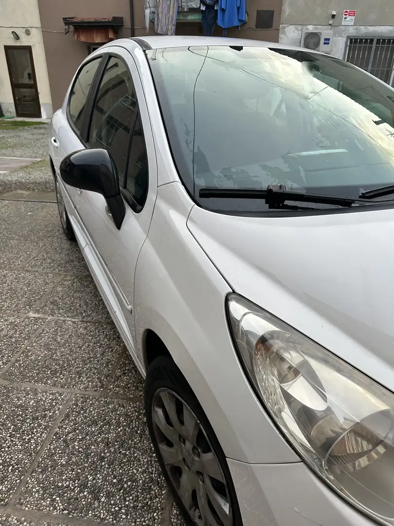 Peugeot 207 5p 1.4 8v Active 75cv - 2