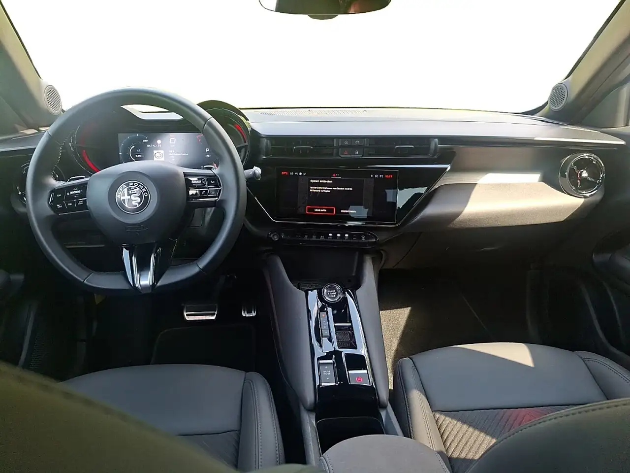 Alfa Romeo Junior 2025 — фото 11
