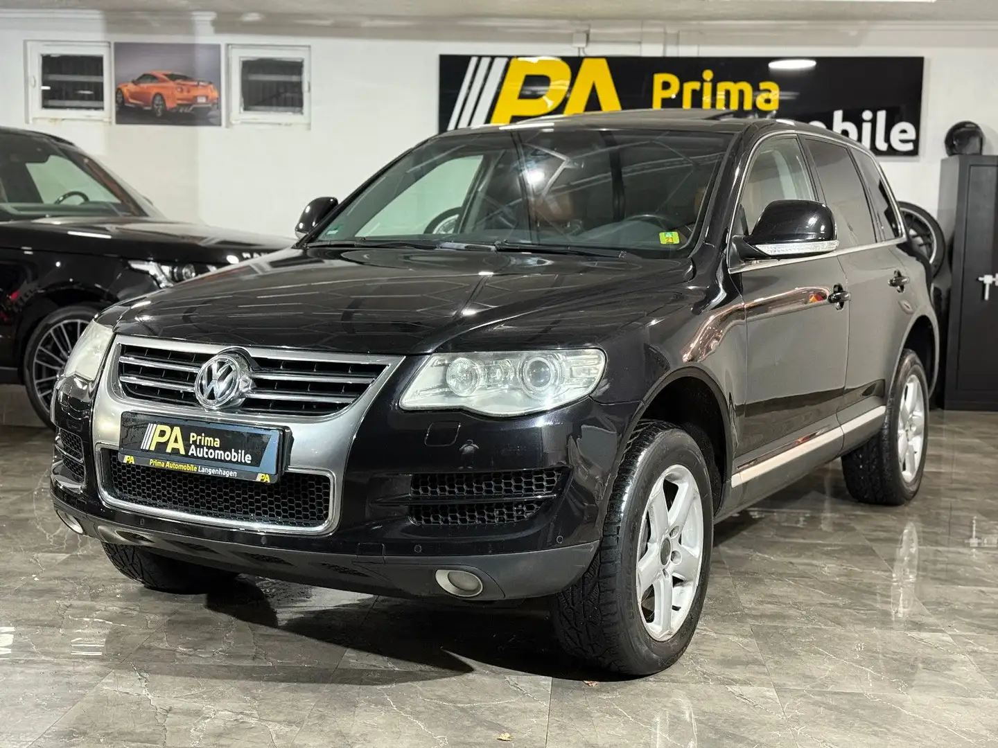 Volkswagen Touareg 3.0 TDI Autom Navi Schiebedach Xenon AHK Schwarz - 1