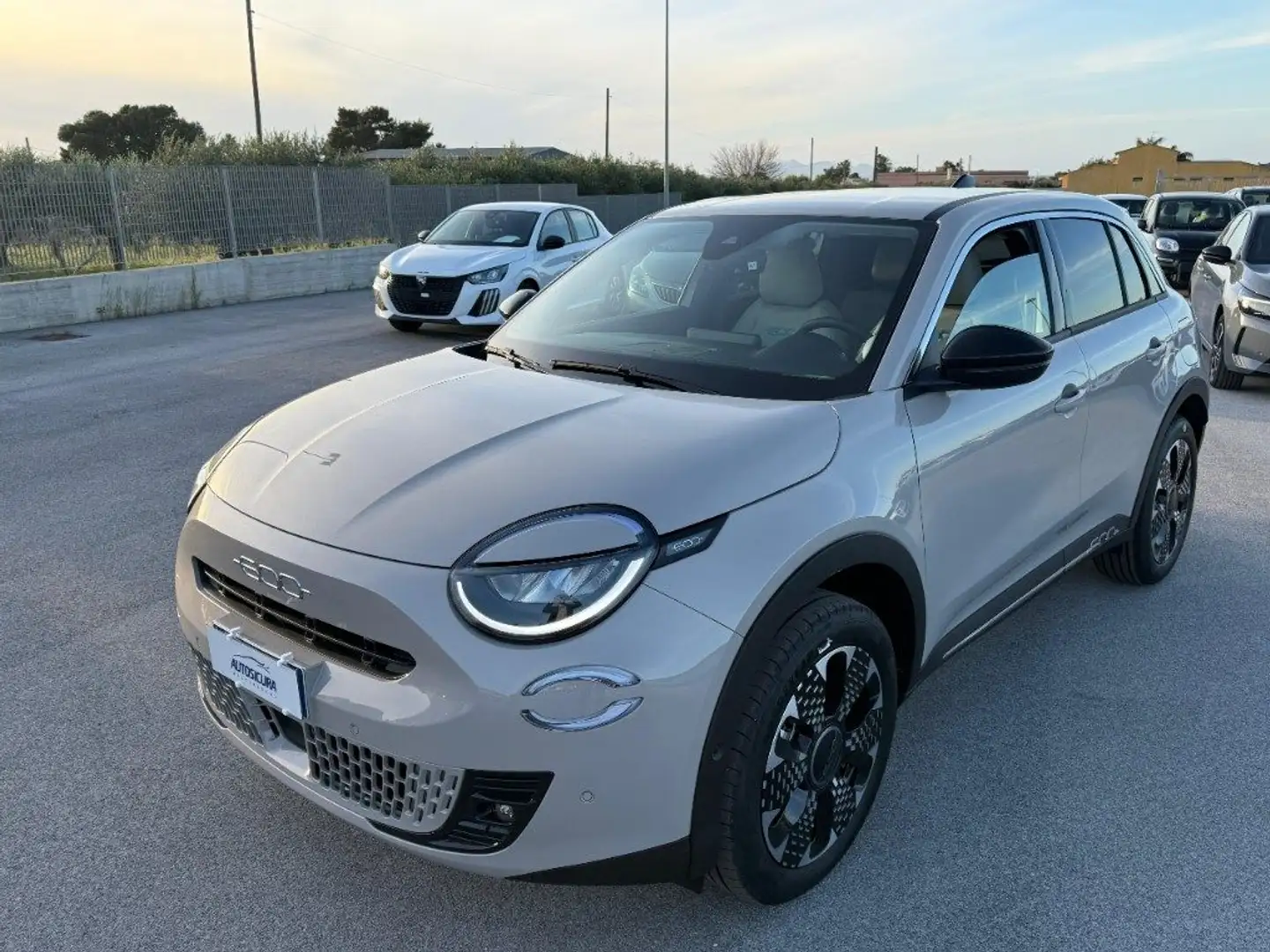 Fiat 600 Hybrid DCT MHEV La Prima Beige - 1