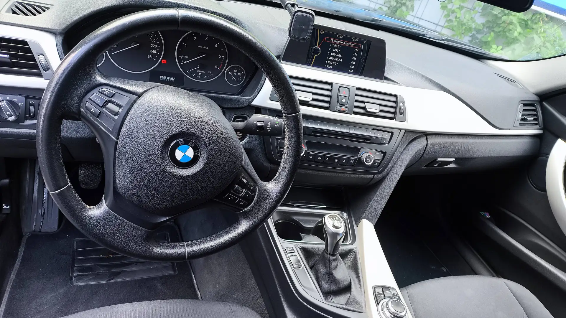 BMW 318 318d Touring Österreich-Paket Österreich-Paket Schwarz - 1