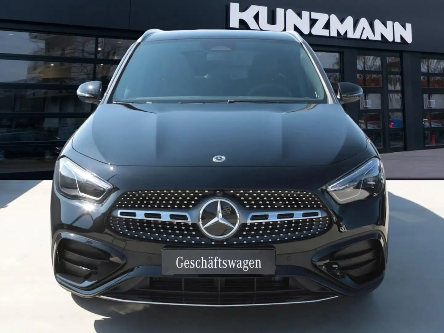 Mercedes-Benz GLA 220 d 4MATIC AMG MBUXNavi-Prem. Distronic Černá - 2