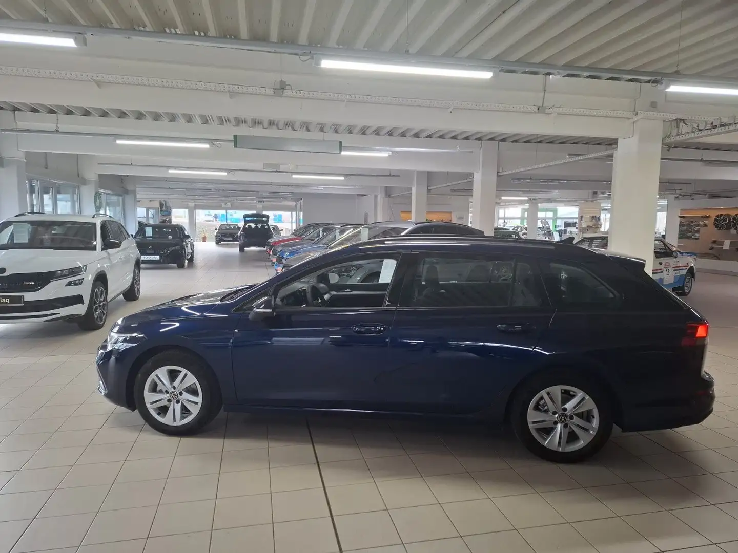 Volkswagen Golf VIII Variant Life TSI 110 PS NAV/KAM/ACC/WR Bleu - 2