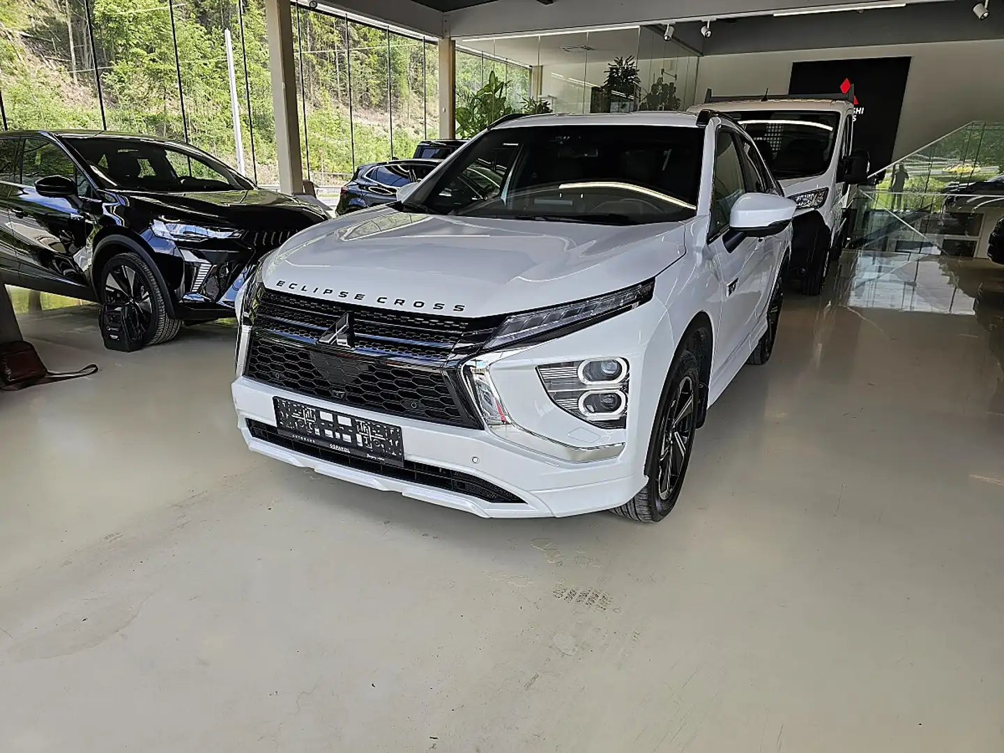 Mitsubishi Eclipse Cross 2,4 PHEV 4WD Diamond CVT Aut. Weiß - 1
