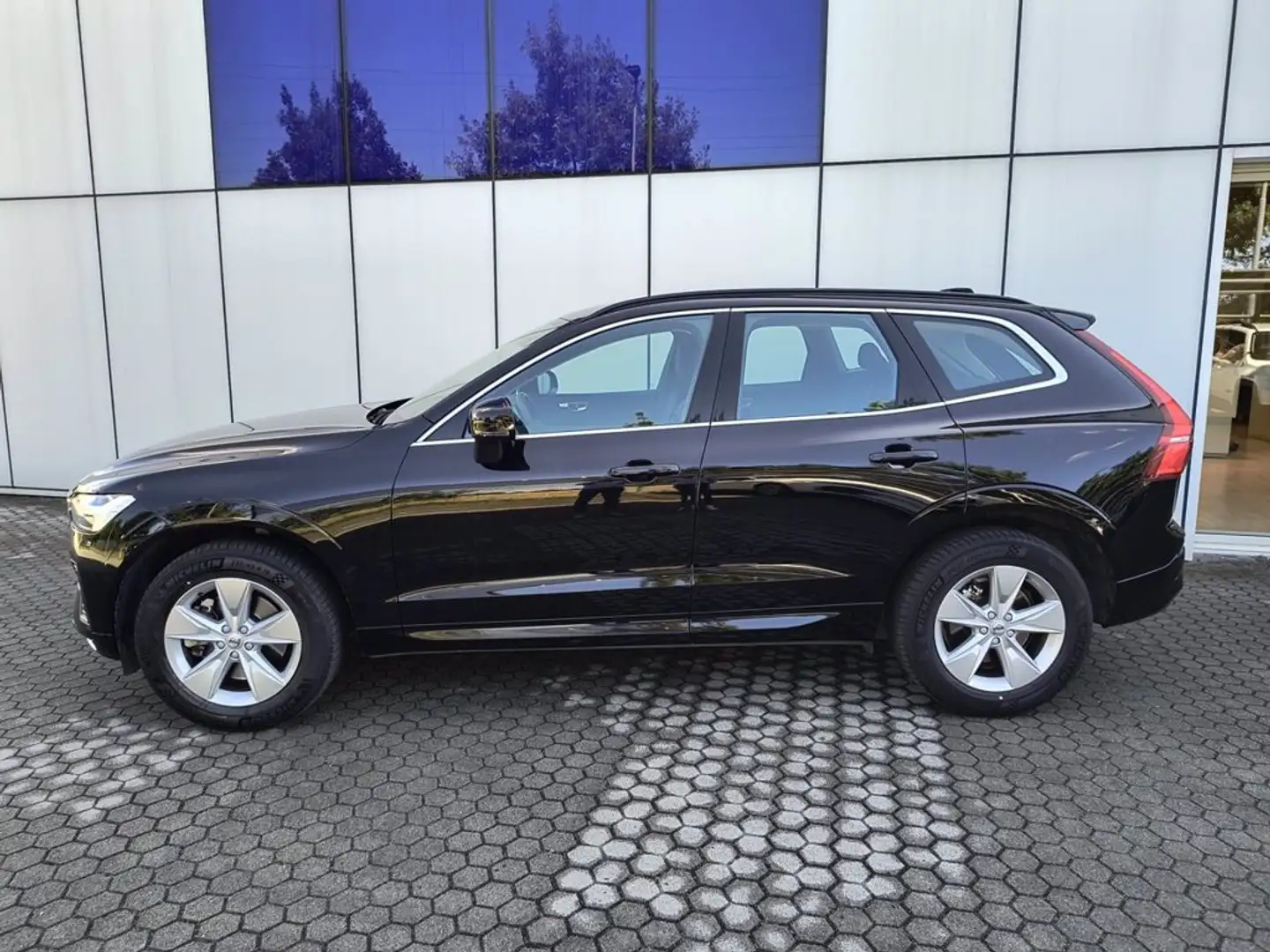 Volvo XC60 2.0 b4 Core auto Zwart - 2