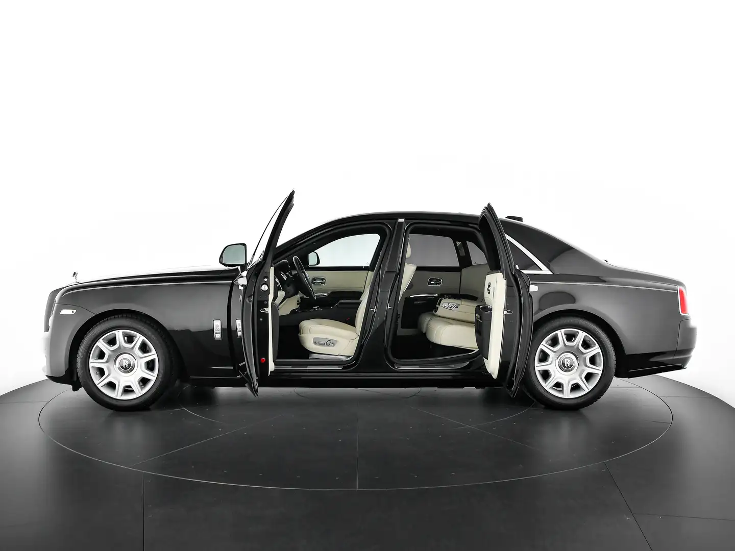 Rolls-Royce Ghost Zwart - 2