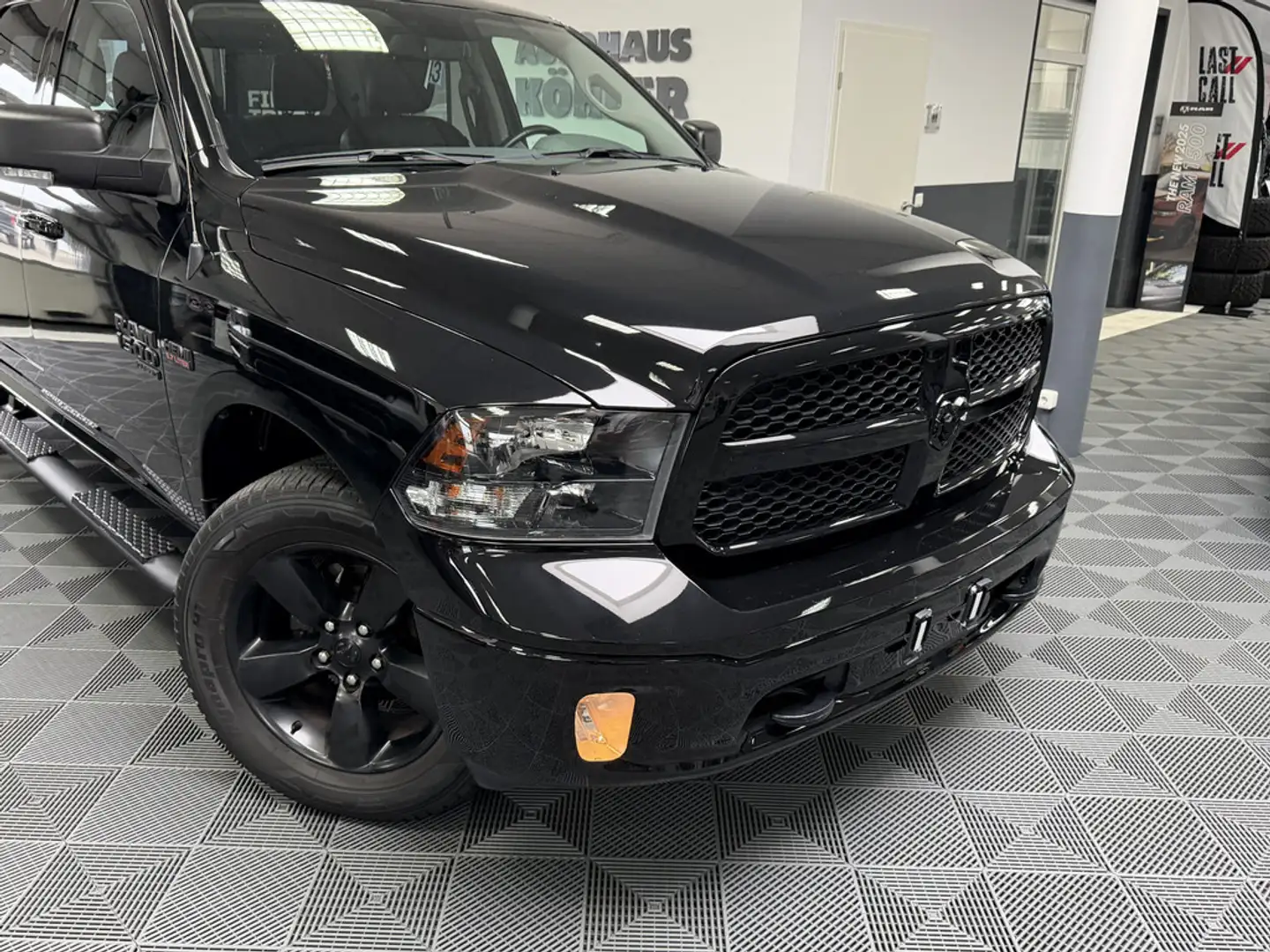 Dodge RAM SLT Classic Flame Edition Schwarz - 2