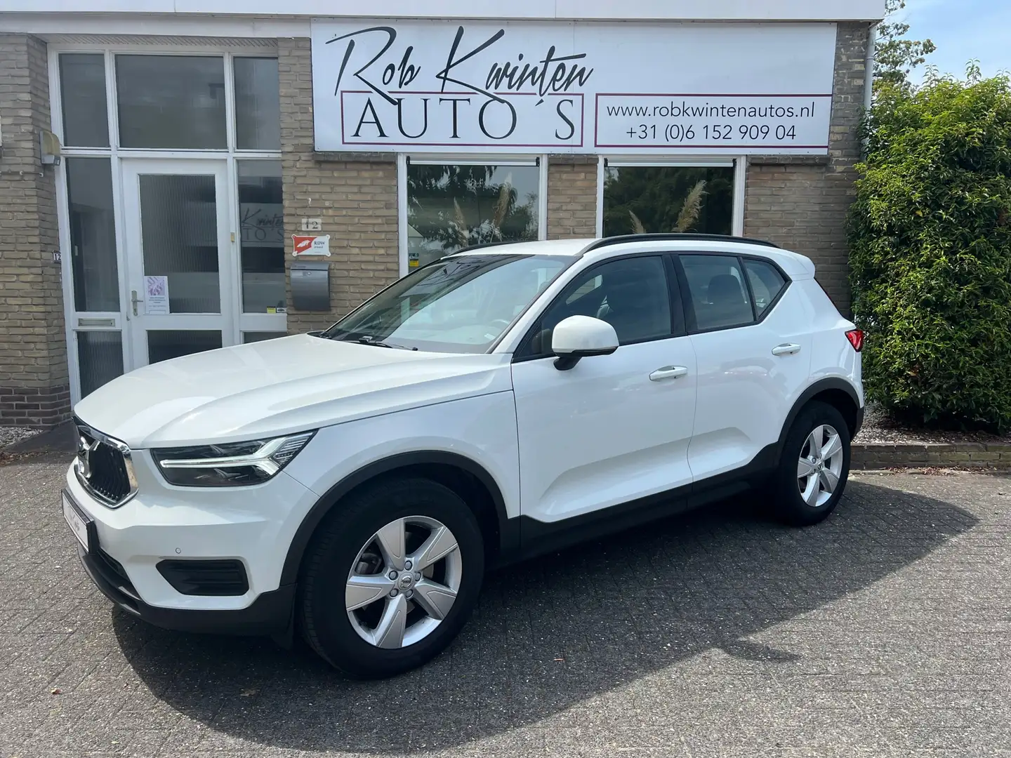 Volvo XC40 1.5 T2 Momentum Wit - 2