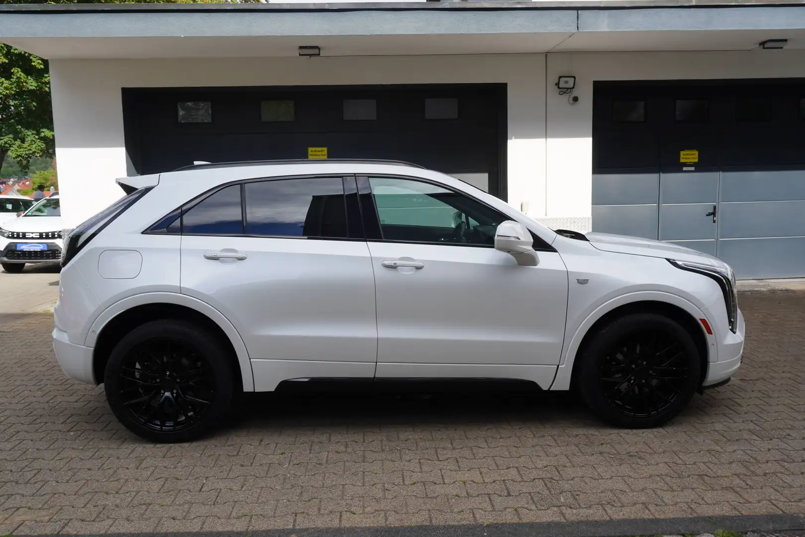 Cadillac XT4 Sport 2.0 TD LEDER+NAVI+PANORAMA+KAMERA+AHK+ALU+71Tkm Weiß - 2