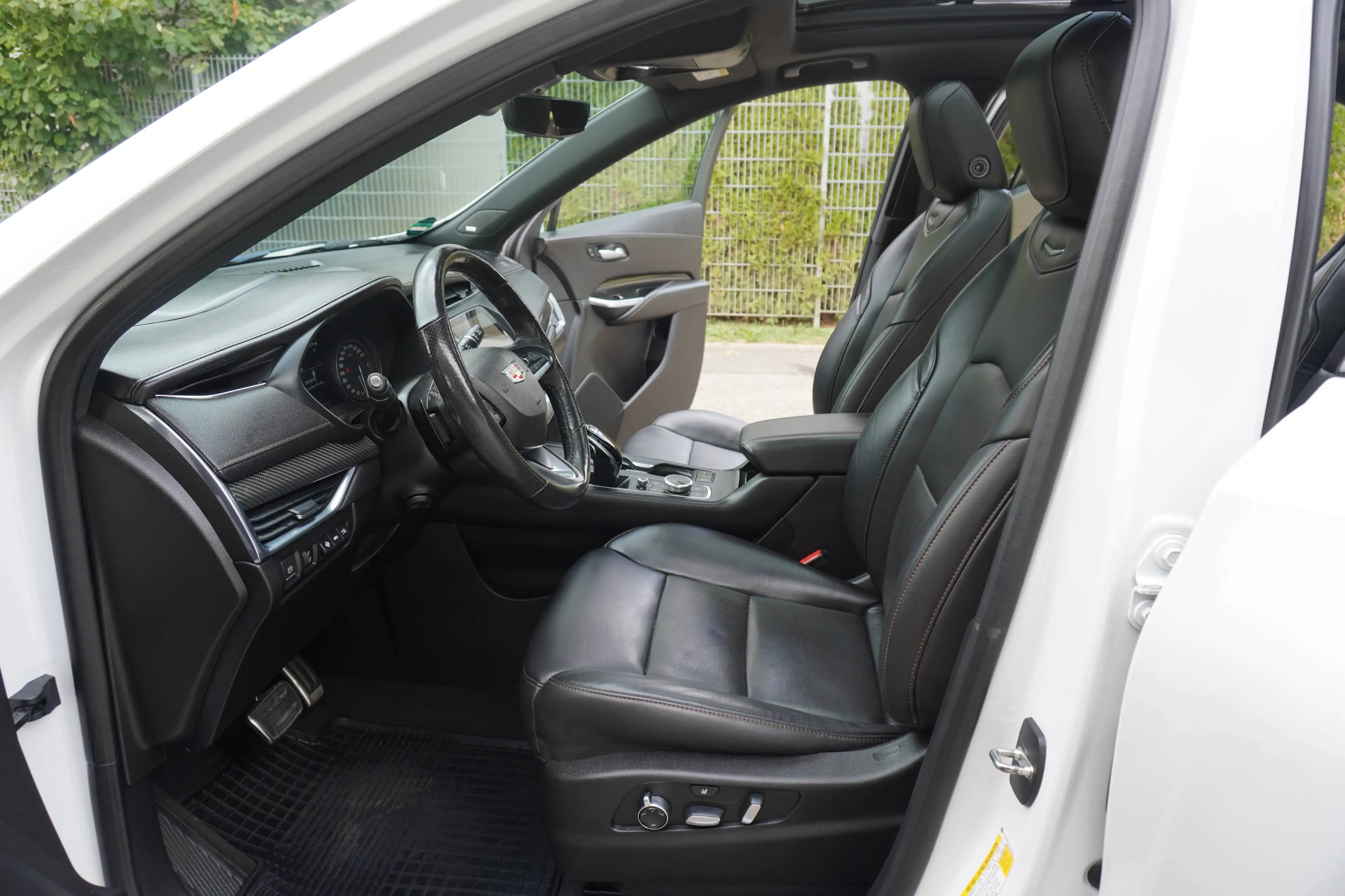 Cadillac XT4 Sport 2.0 TD LEDER+NAVI+PANORAMA+KAMERA+AHK+ALU+71Tkm — photo 13