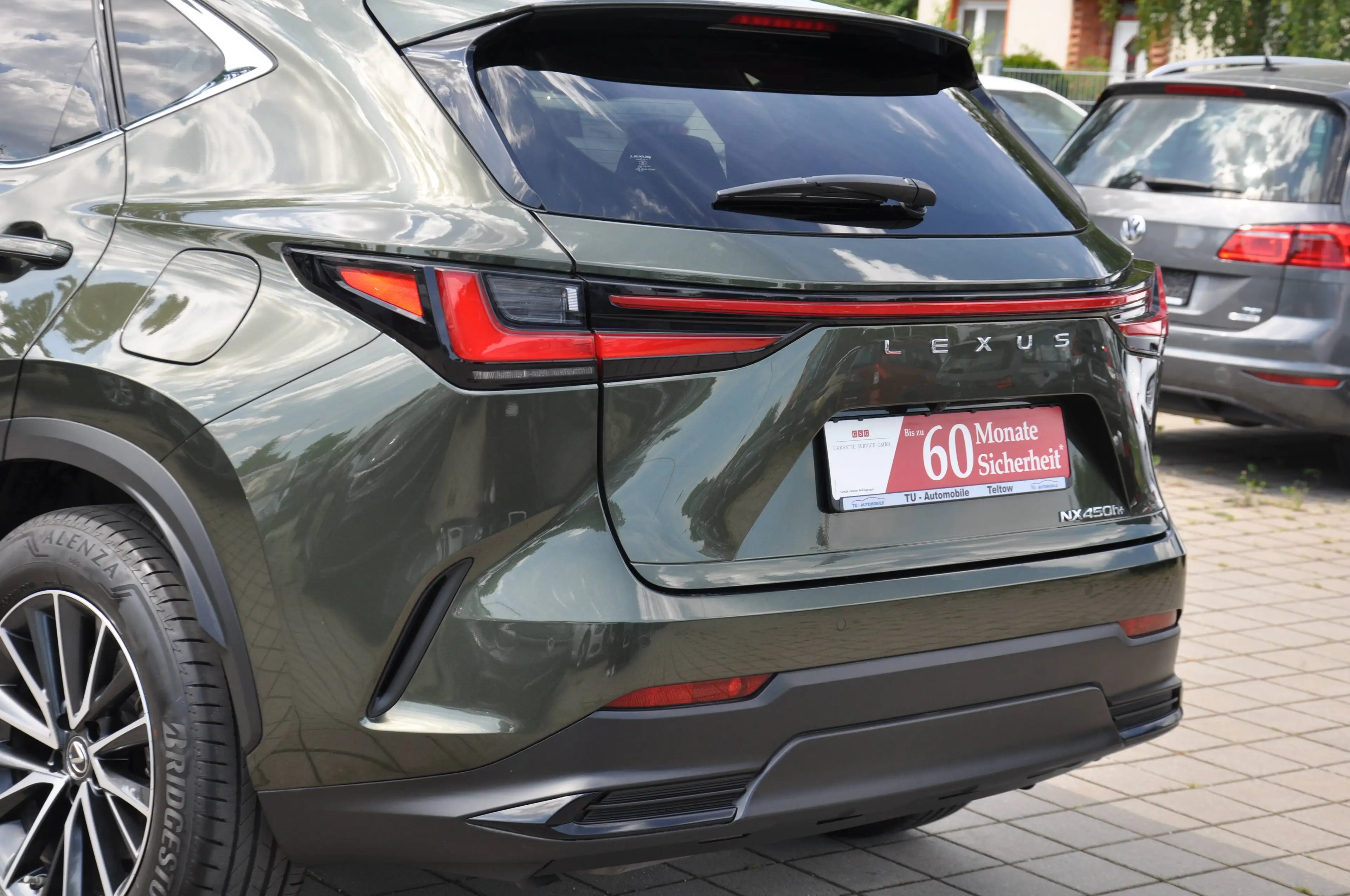Lexus NX 450h+ 450 h E-Four NAVI-LEDER-360°-LED-ACC-8FACH-SITZKLIMA-SHZ HINTEN-LENKRADHZ-NAVI-ERSTE HAND-UNFALLFREI — photo 9