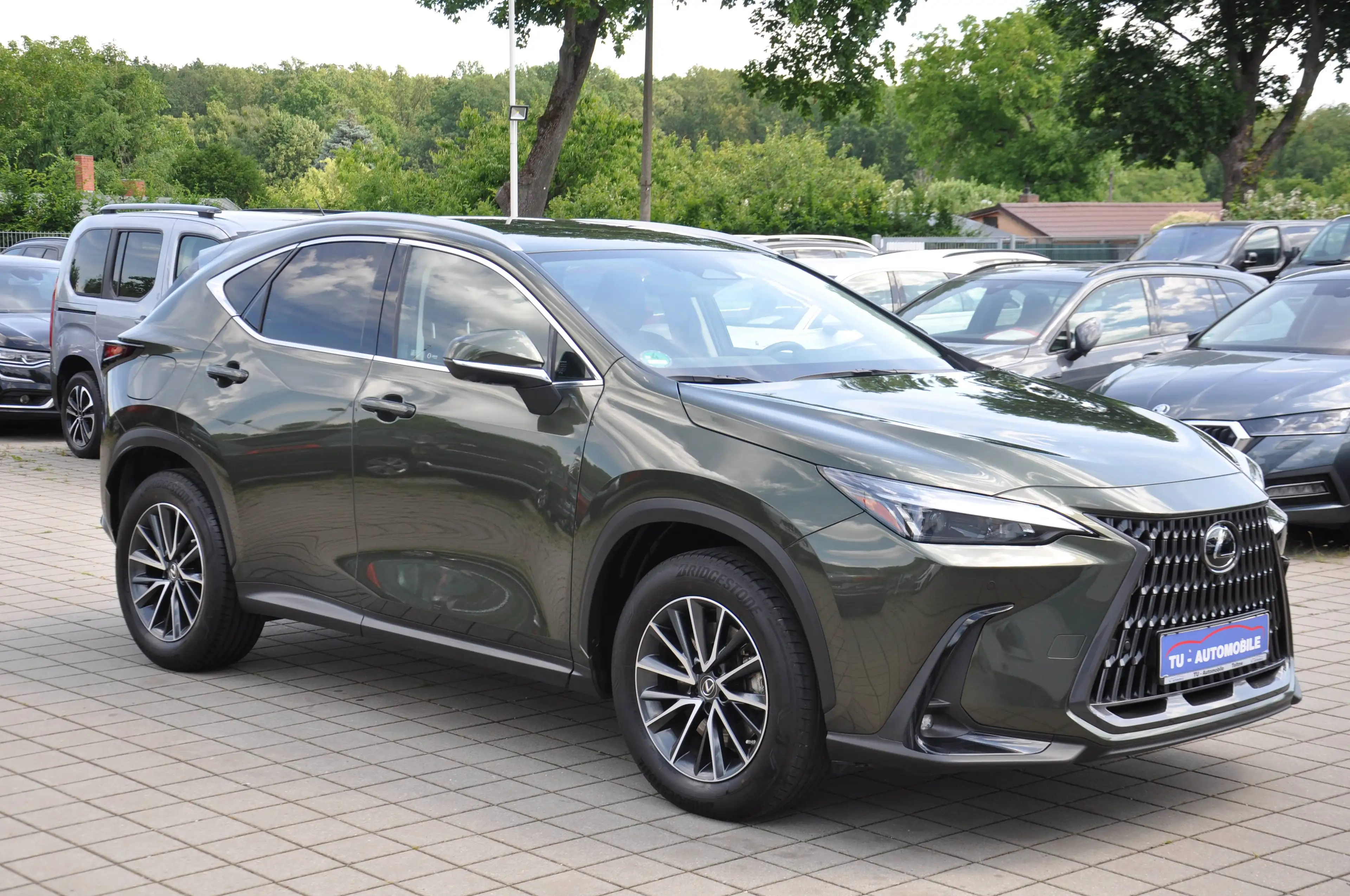 Lexus NX 450h+ 450 h E-Four NAVI-LEDER-360°-LED-ACC-8FACH-SITZKLIMA-SHZ HINTEN-LENKRADHZ-NAVI-ERSTE HAND-UNFALLFREI