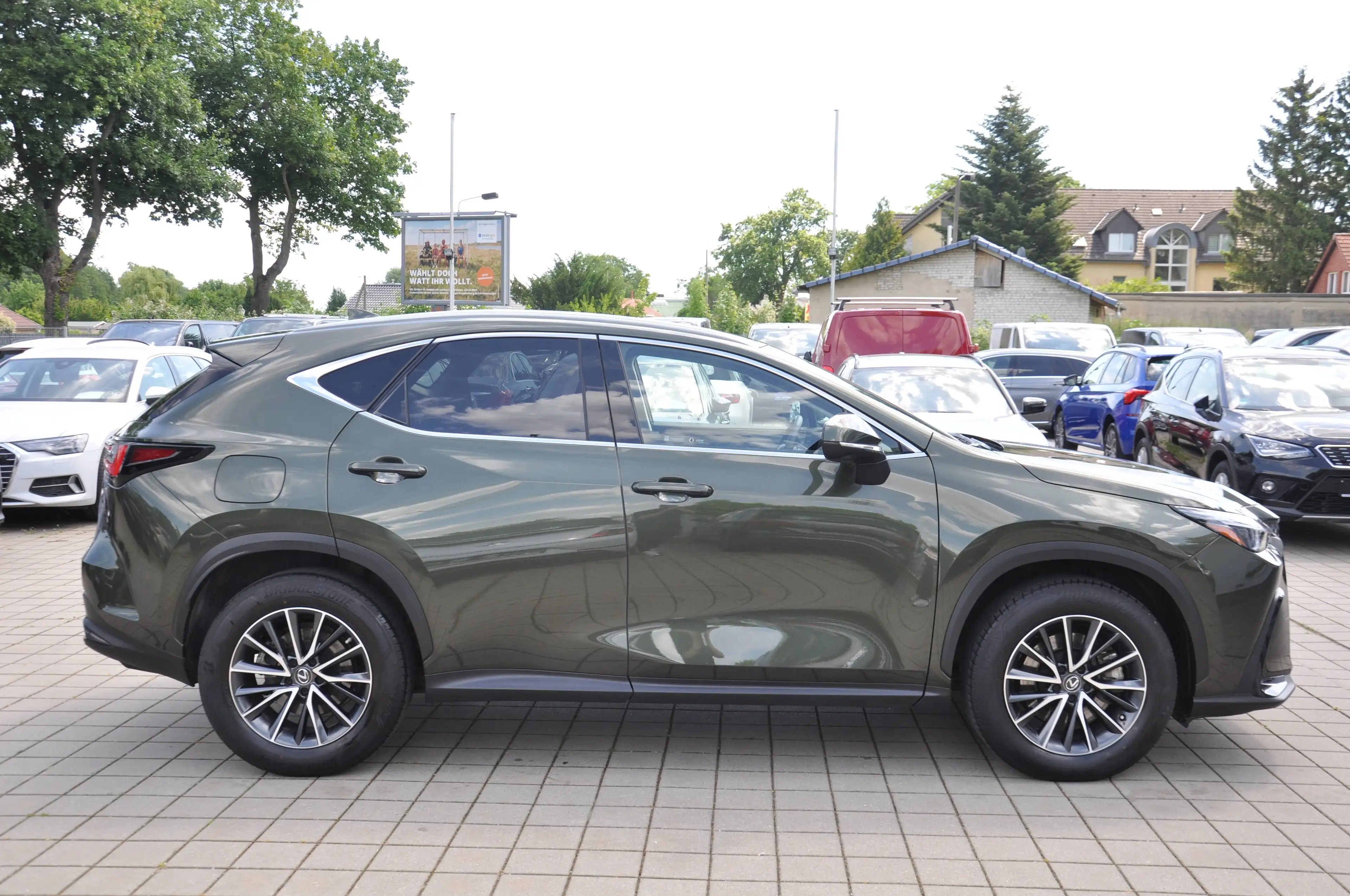 Lexus NX 450h+ 450 h E-Four NAVI-LEDER-360°-LED-ACC-8FACH-SITZKLIMA-SHZ HINTEN-LENKRADHZ-NAVI-ERSTE HAND-UNFALLFREI — photo 11