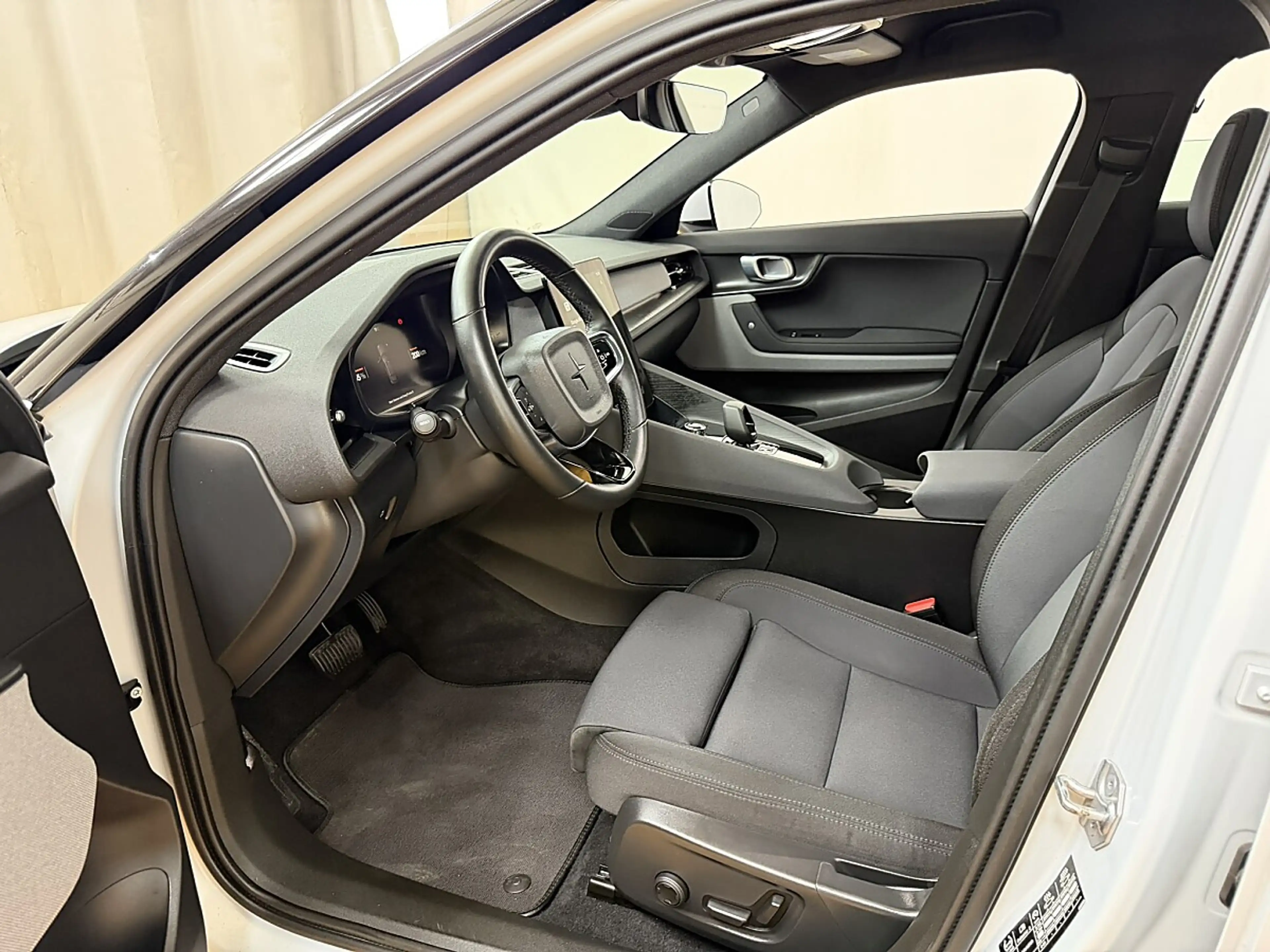Polestar 2 Polestar 2 Long Range Dual Motor Elektro 78kWh — photo 6