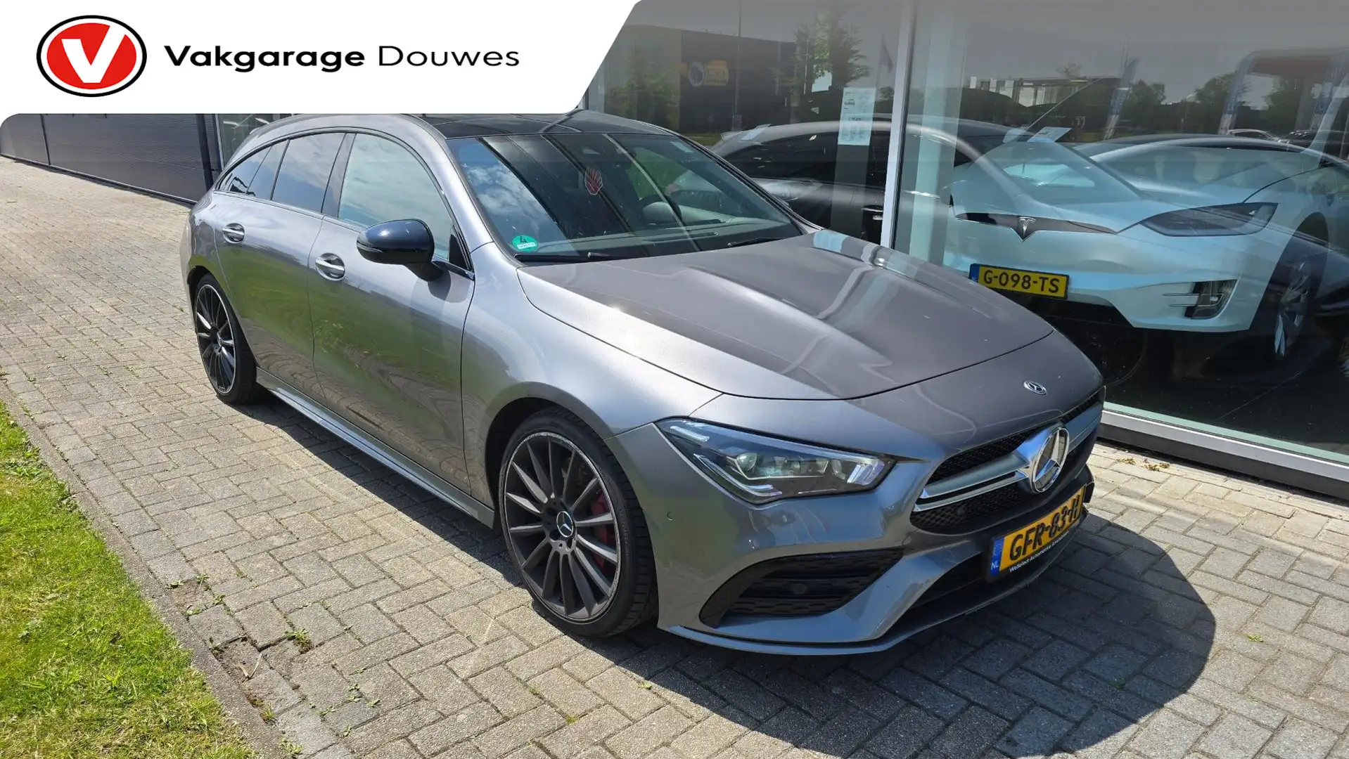 Mercedes-Benz CLA 35 AMG Shooting Brake 4MATIC | Bomvol! | Pano | Widescree Grijs - 1
