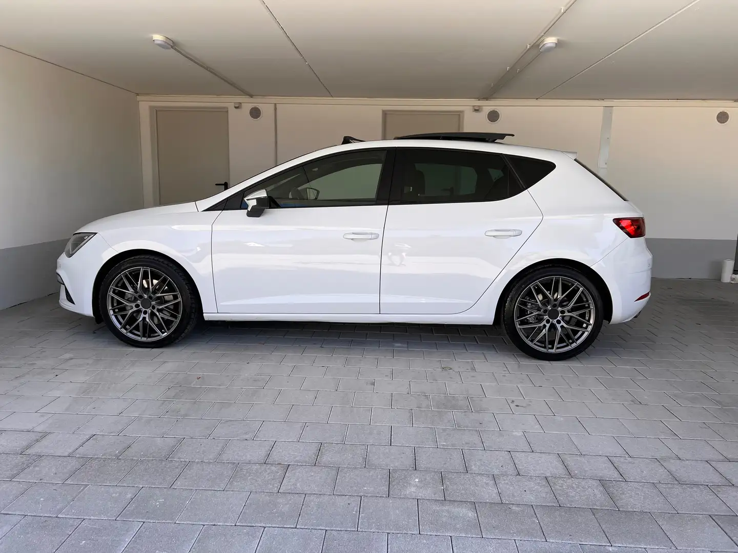 SEAT Leon Leon 2.0 TDI DPF DSG FR Weiß - 1