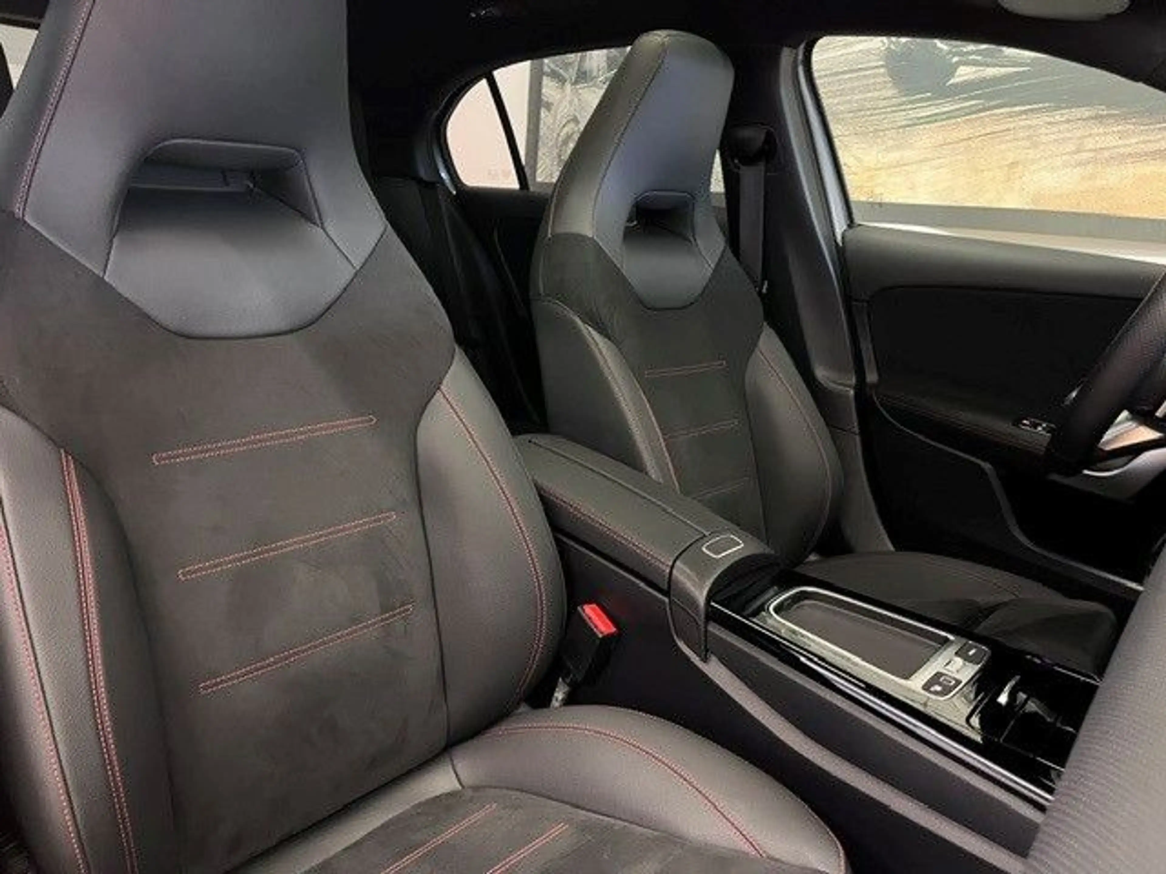 Mercedes-Benz A 250 e AMG-Line Panorama Distronic Keyless Go — photo 11