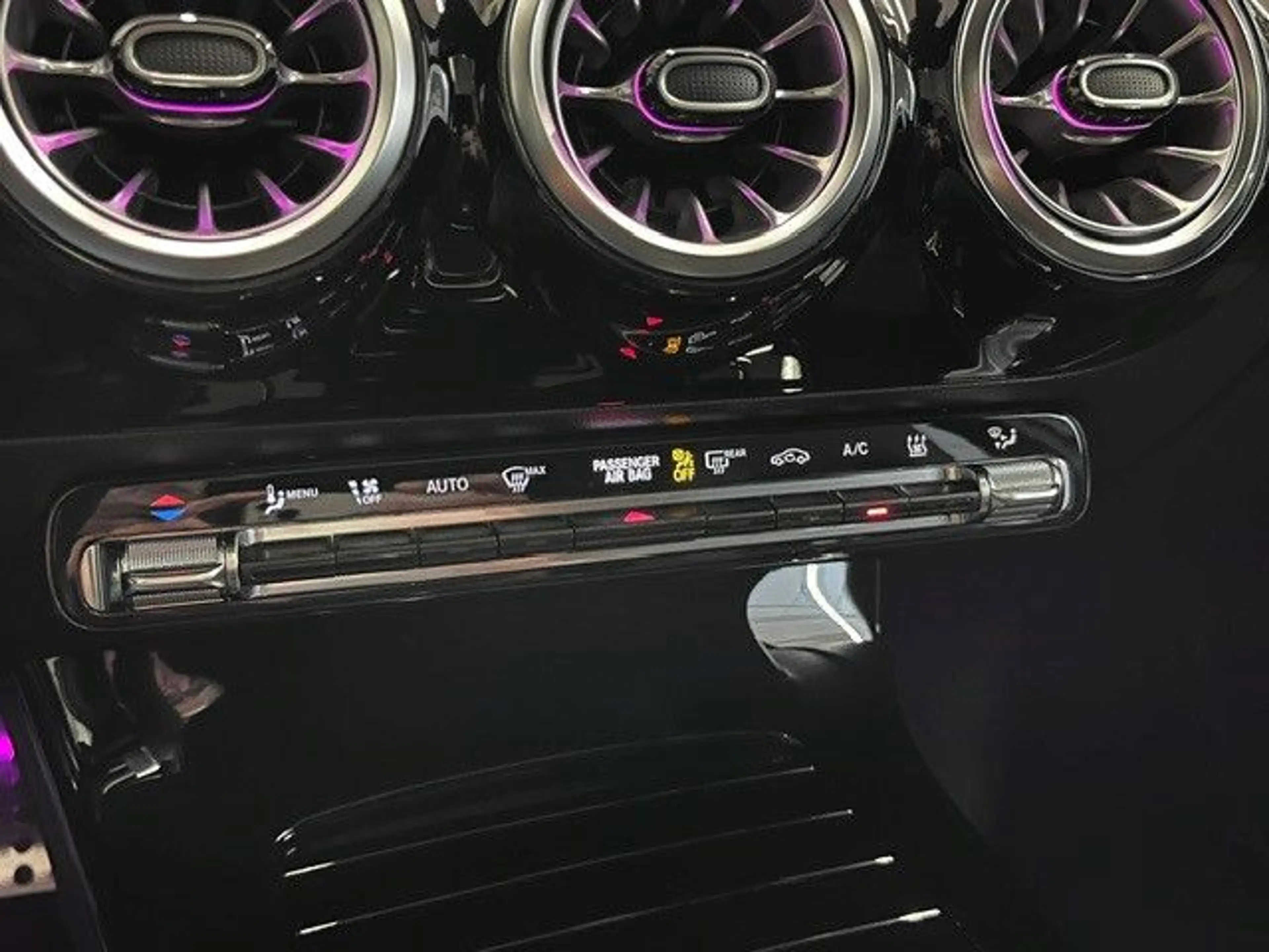 Mercedes-Benz A 250 e AMG-Line Panorama Distronic Keyless Go — photo 9